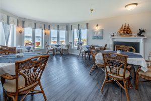 auberge foin de mer kamouraska dining room