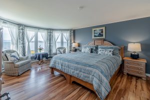 A quaint bed and breakfast close walk to shore to view incredible sunsets of Kamouraska, La Tourelle bedroom.